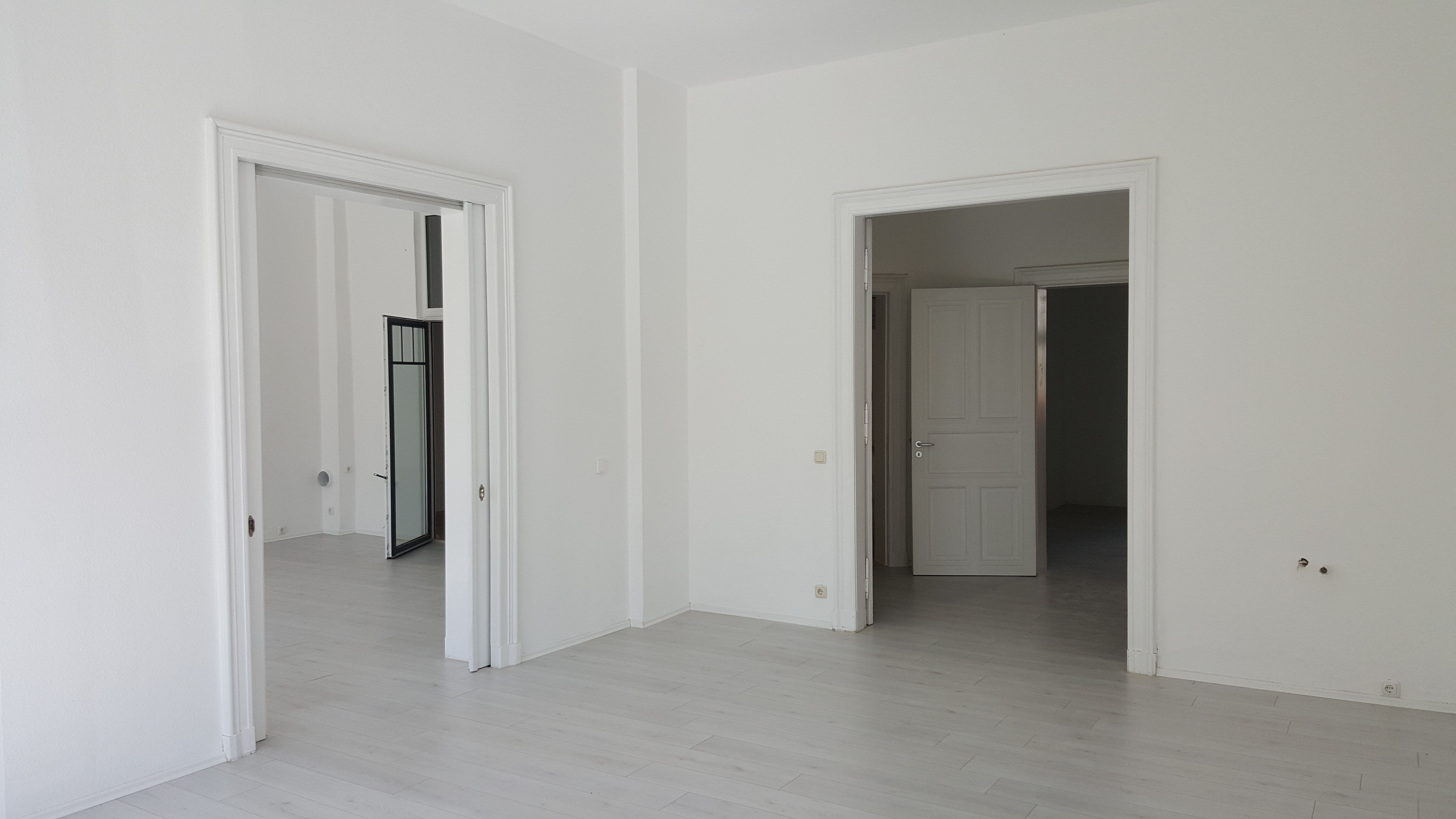 Lichtdurchflutete Büroräume